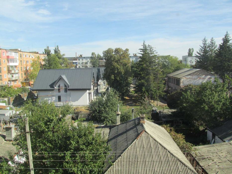 Продам 2 кім. квартиру по вул. Дніпровській (район ТЦ Грандплаза)