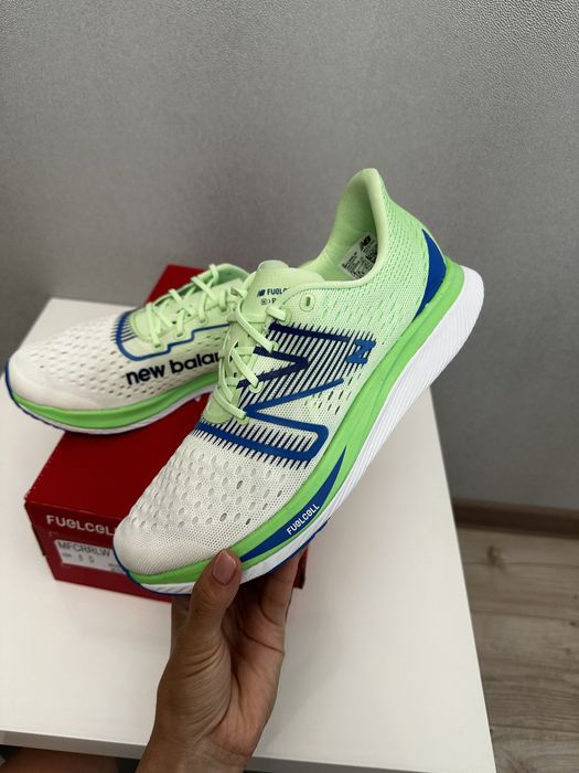 Кросівки бігові New Balance FuelCell SuperComp Pacer кросівки бігові