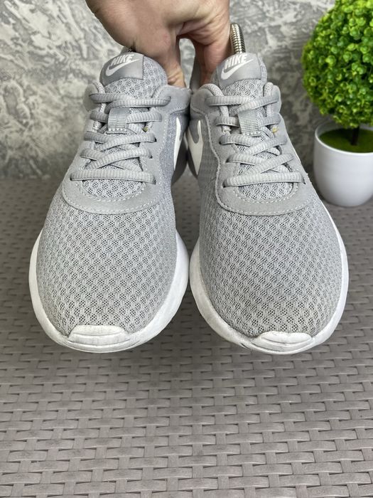 Nike Tanjun кроссовки 40 размер спортивные серые оригинал