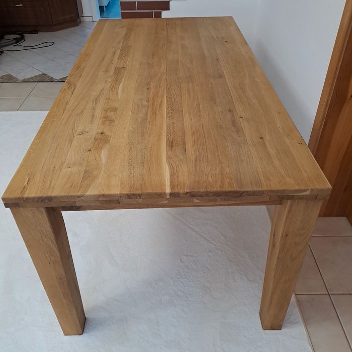 Nowy stół z litego drewna,surowy.