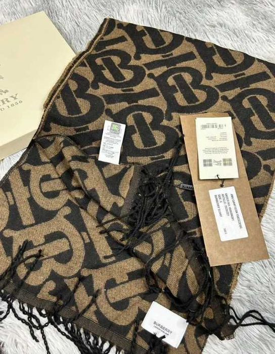 Шарф Burberry с монограмой Шарф новый Коричневый с черным