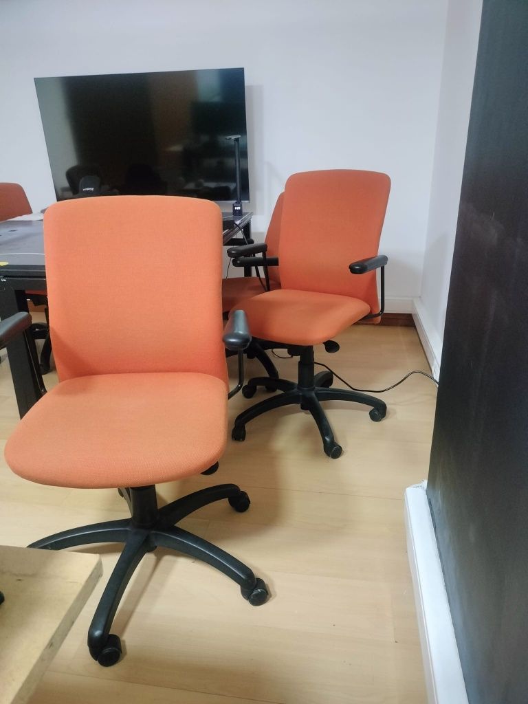 Cadeiras de escritório ergonómicas seminovas