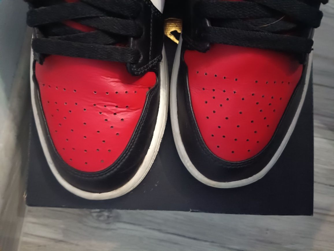 Air Jordan 1 mid Black Fire Red