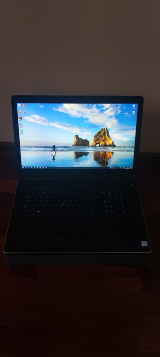 Dell Precision 7710 17,3" i7-6820hq RAM-8gb SSD-256 AMD FirePro 2gb