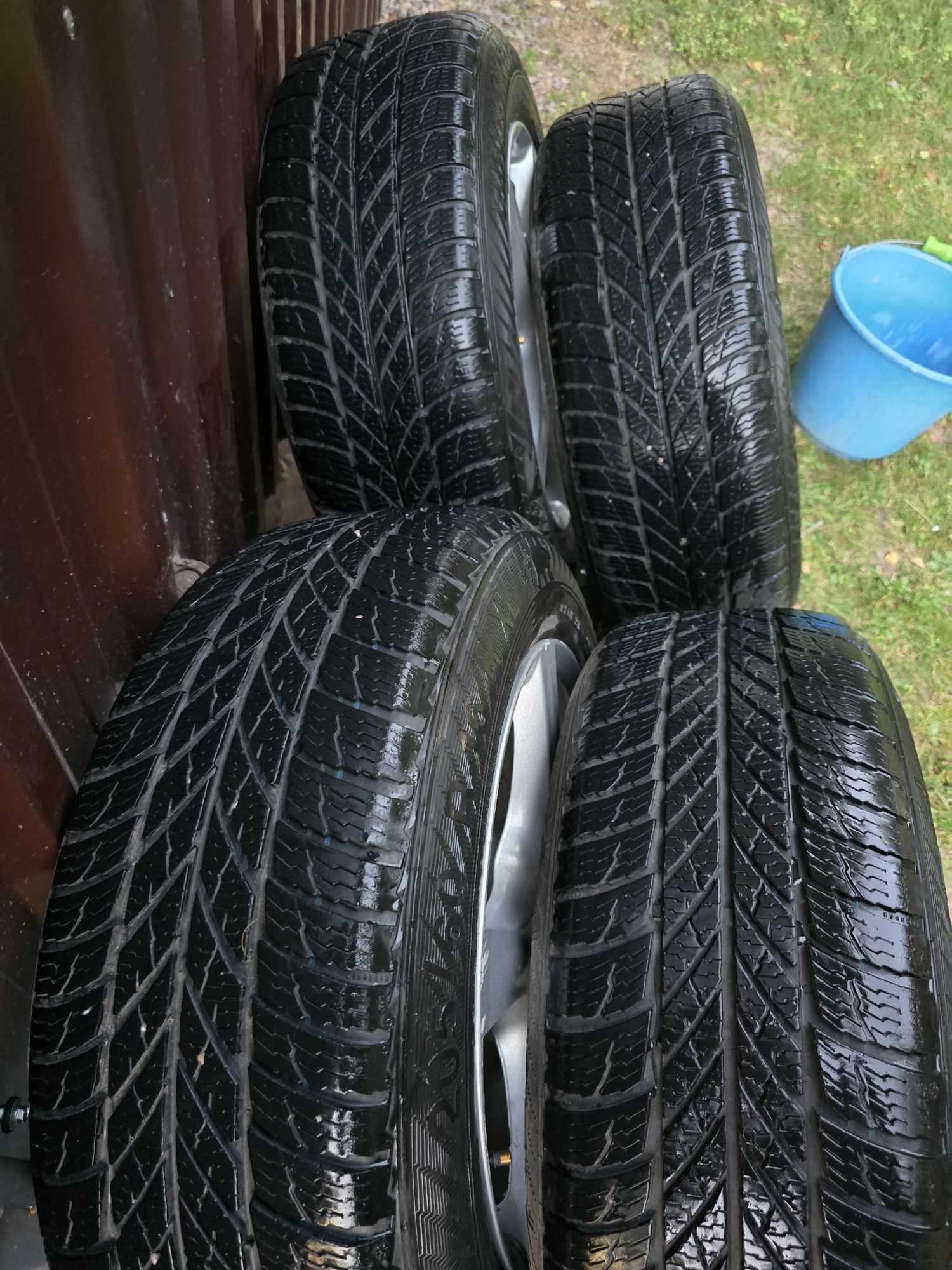 Koła 16 5x 114.3 z oponami zimowymi 205x60R16