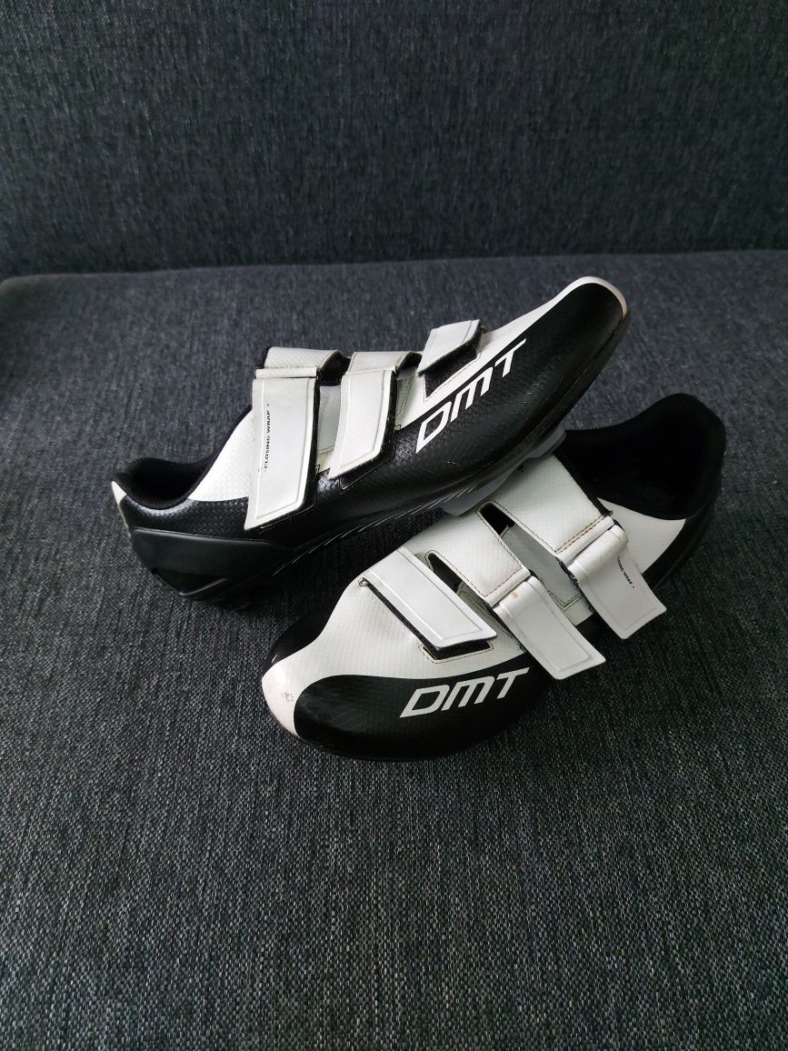 Sapatos de encaixe