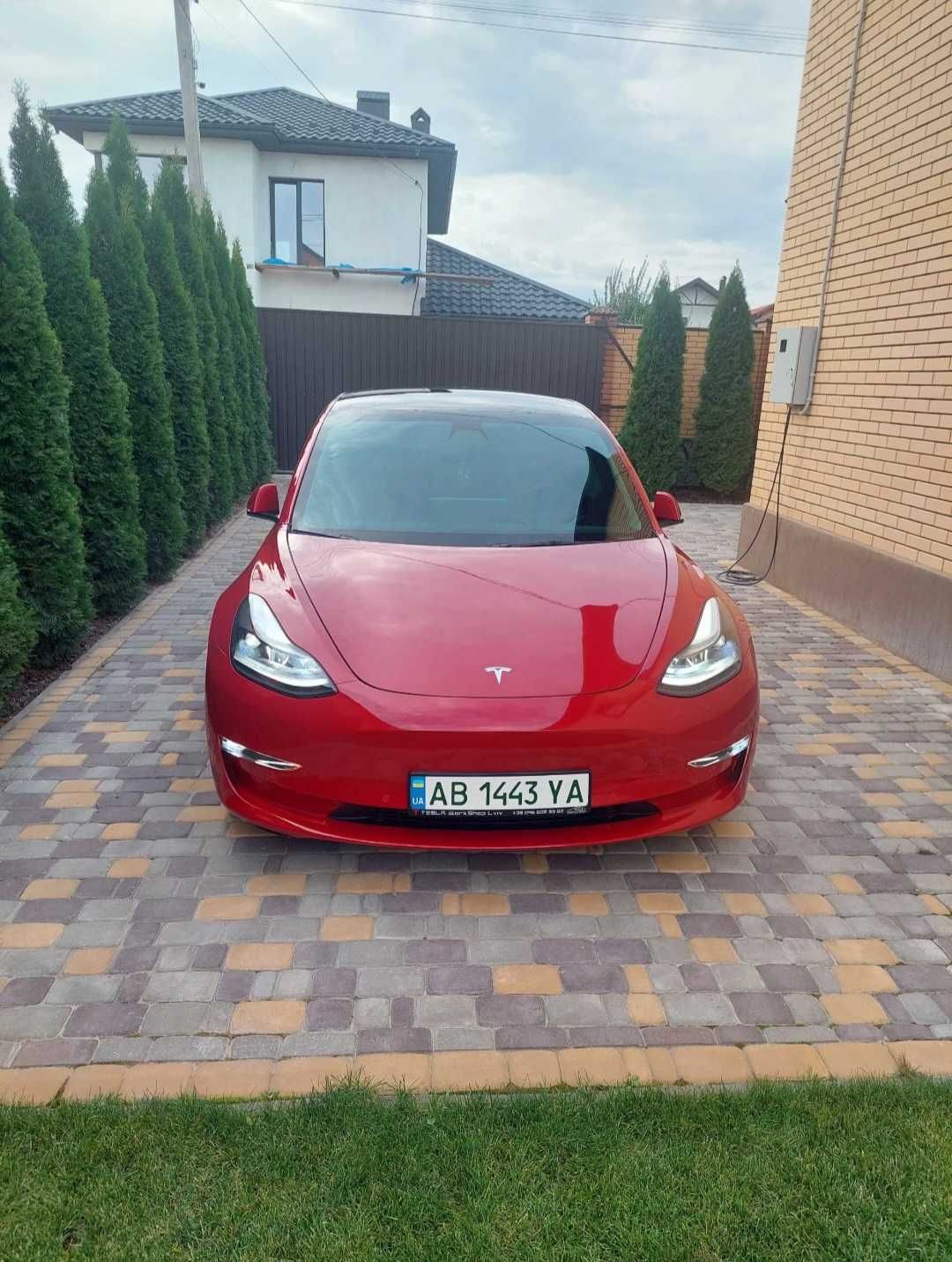 Продам авто Tesla model 3