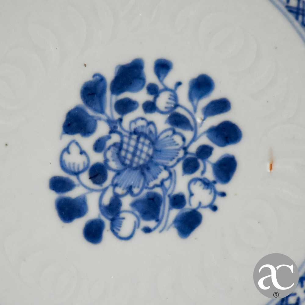 Prato porcelana da China, Flores e Decoração Anhua, Qianlong séc XVIII