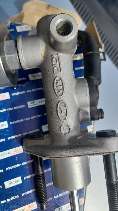 Главный целиндр сцепления КіА SORENTO 1