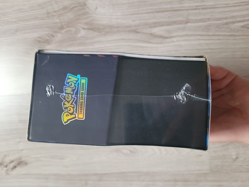 Pokémon TCG: Scarlet & Violet - Surging Sparks - Elite Trainer Box