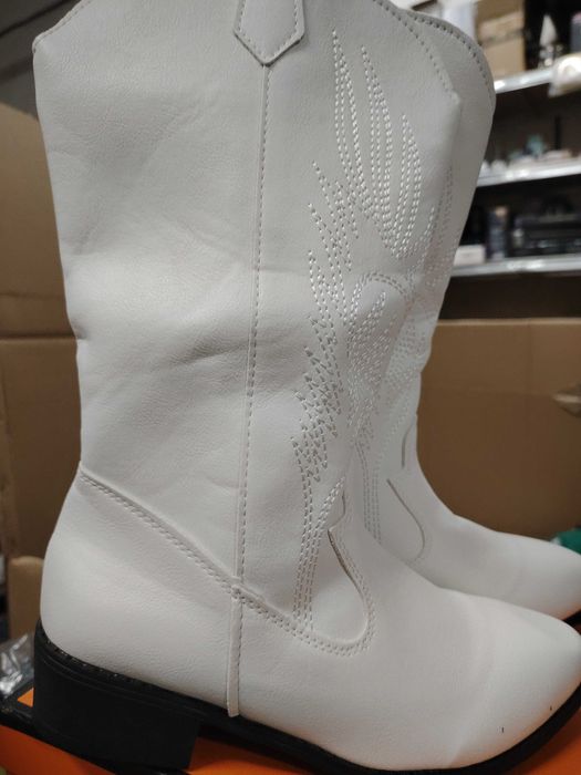 Kozaki kowbojki białe