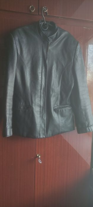 Куртка жіноча шкіряна