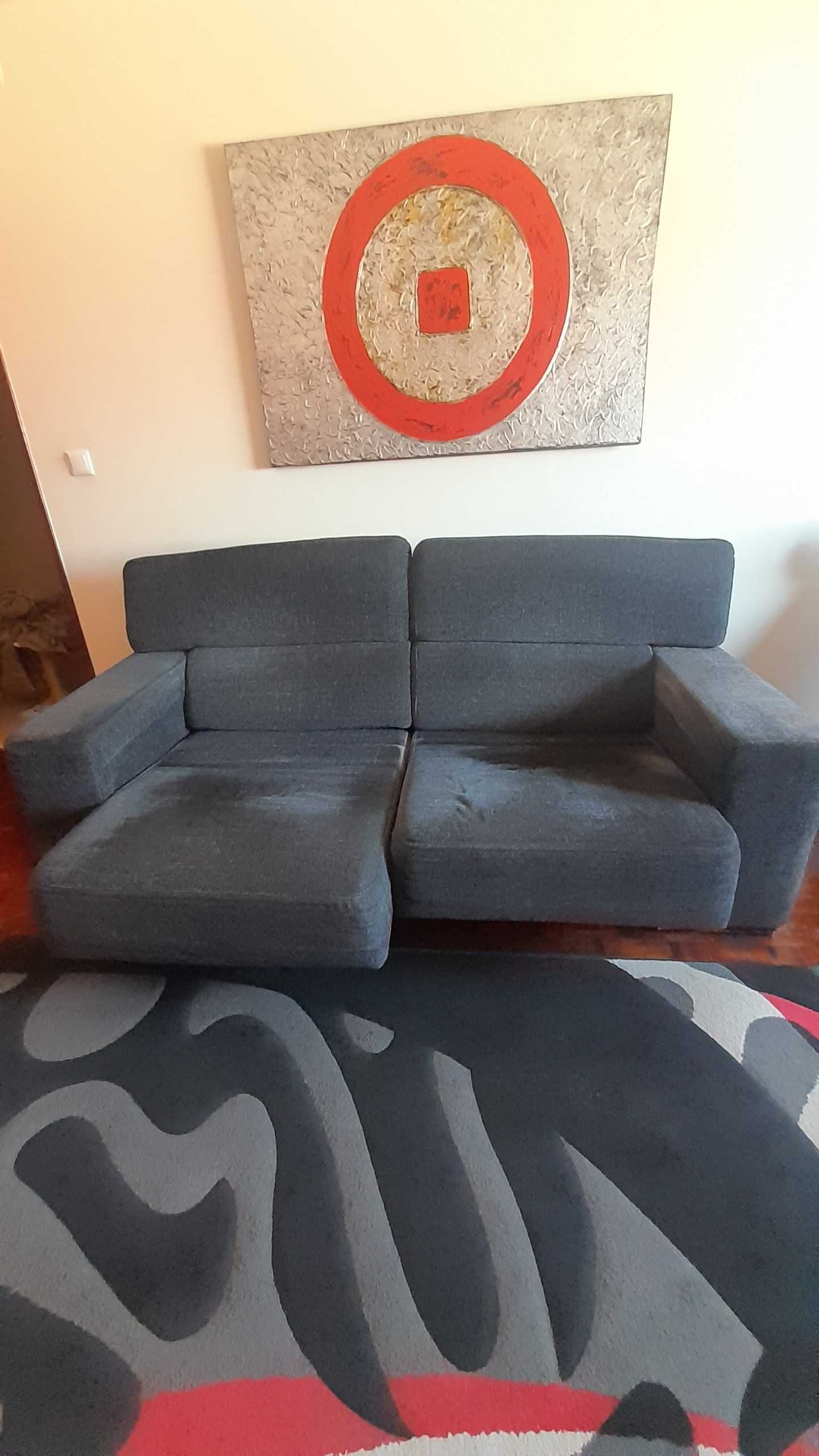 Sofá cinzento para dar