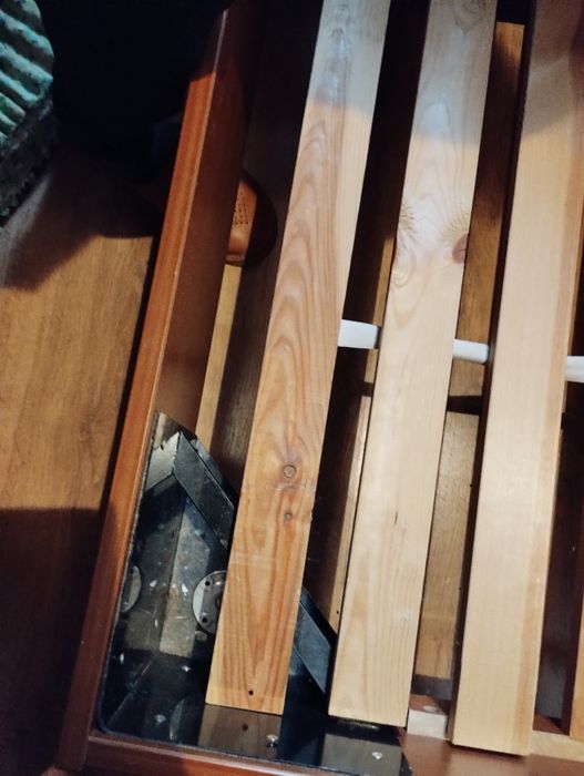 Sprzedam solidne łóżko