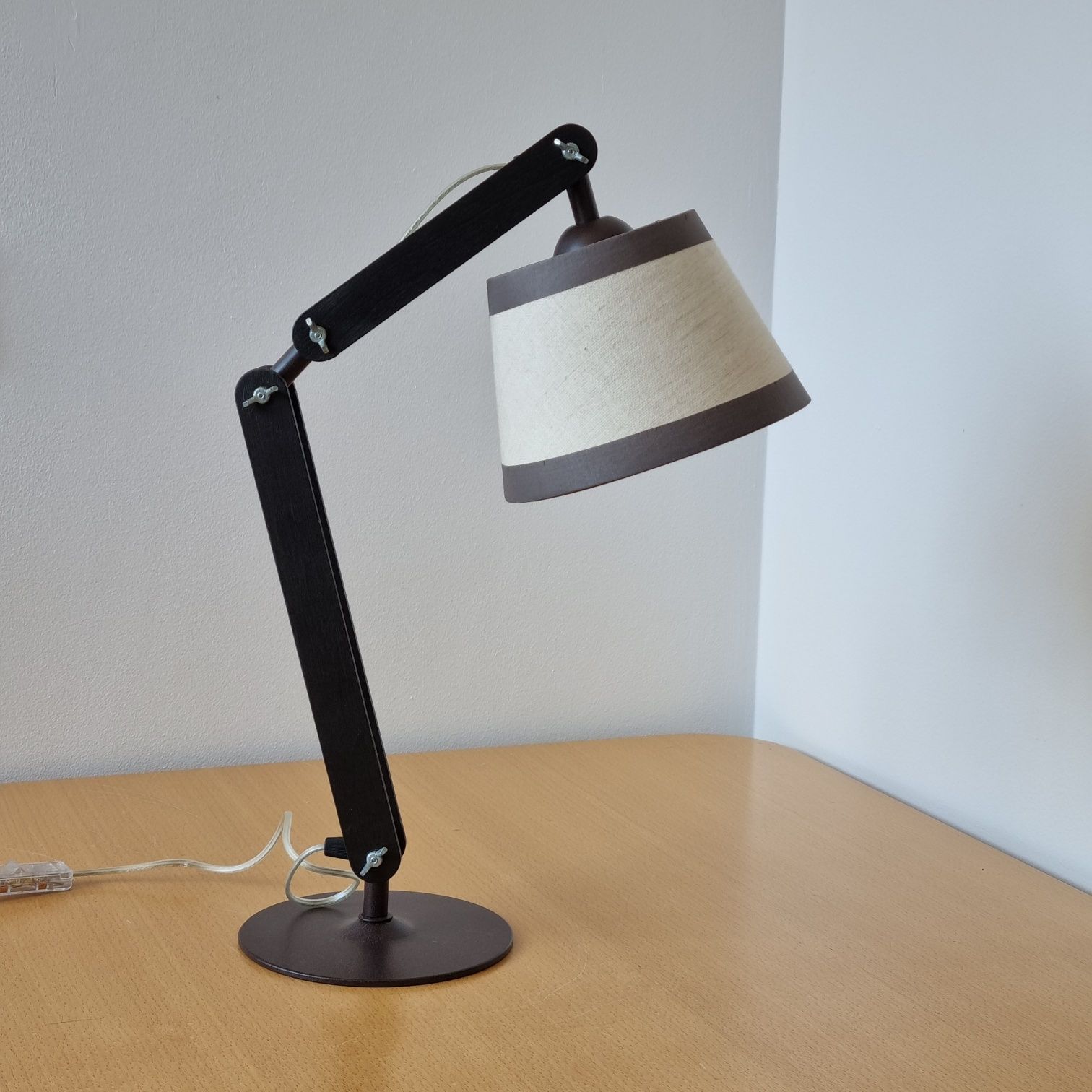 Dwie lampki biurkowe/nocne regulowane, drewniane, żarówki LED gratis