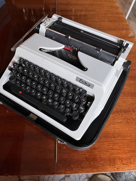 Maszyna do pisania Erika 50/60 - DDR - kompletna, w walizce,super stan
