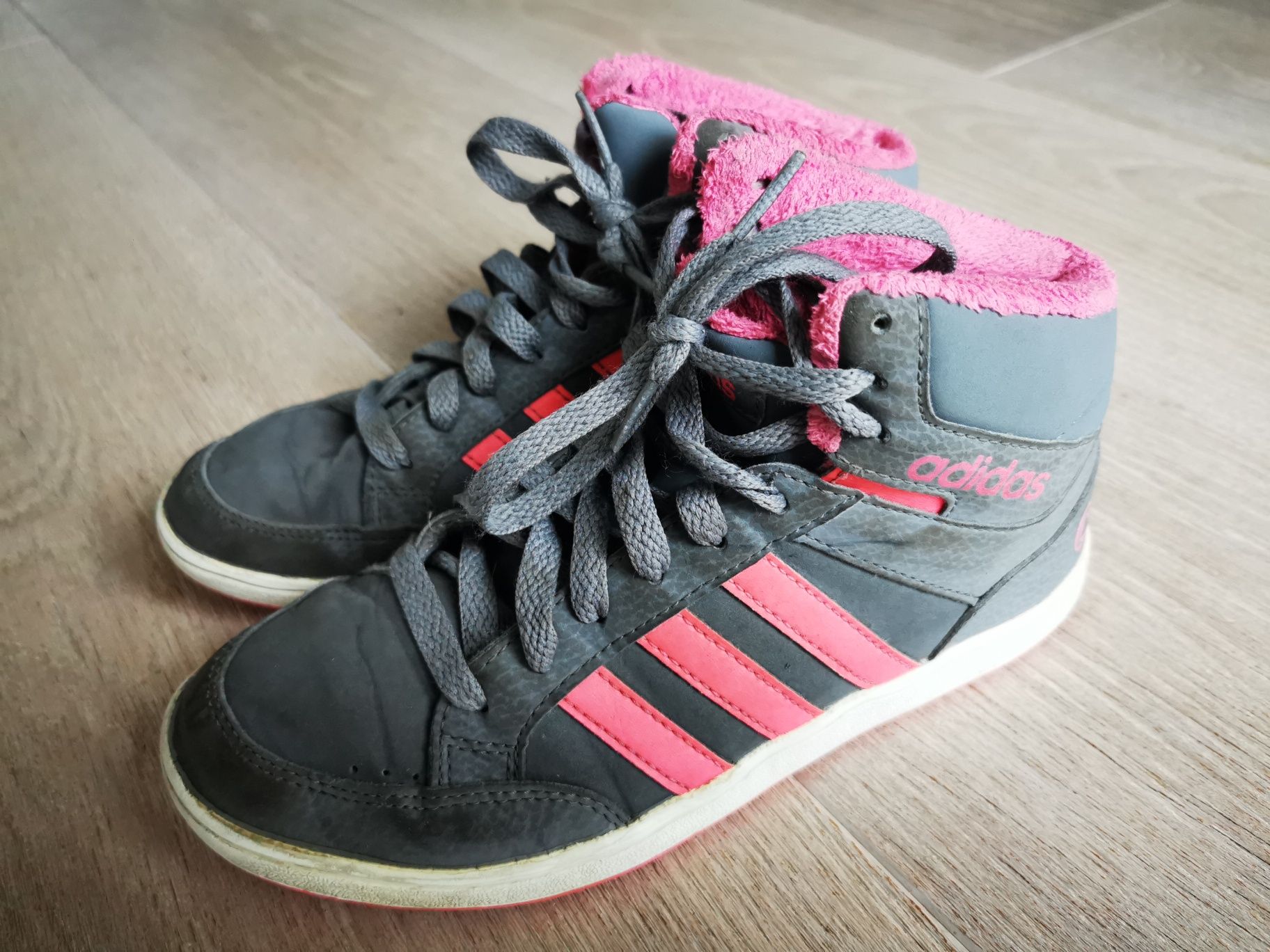 Buty sneakersy Adidas zimowe r. 35 różowe ocieplane