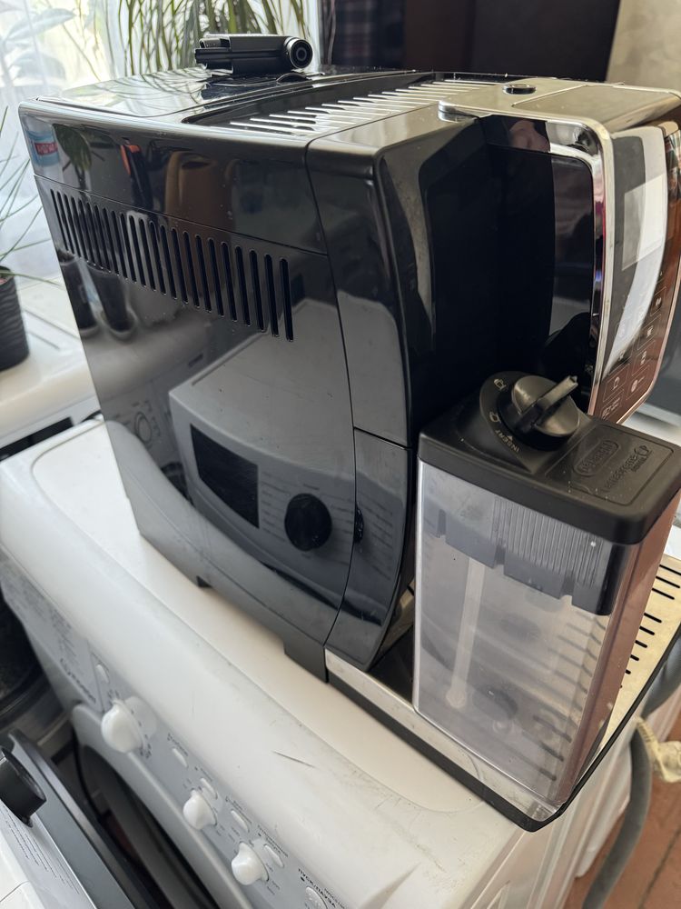 Кофемашина DeLonghi Dinamica ECAM359.55.B