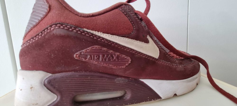 Sapatilhas NIKE-Air MAX (42.5 - 9) usadas