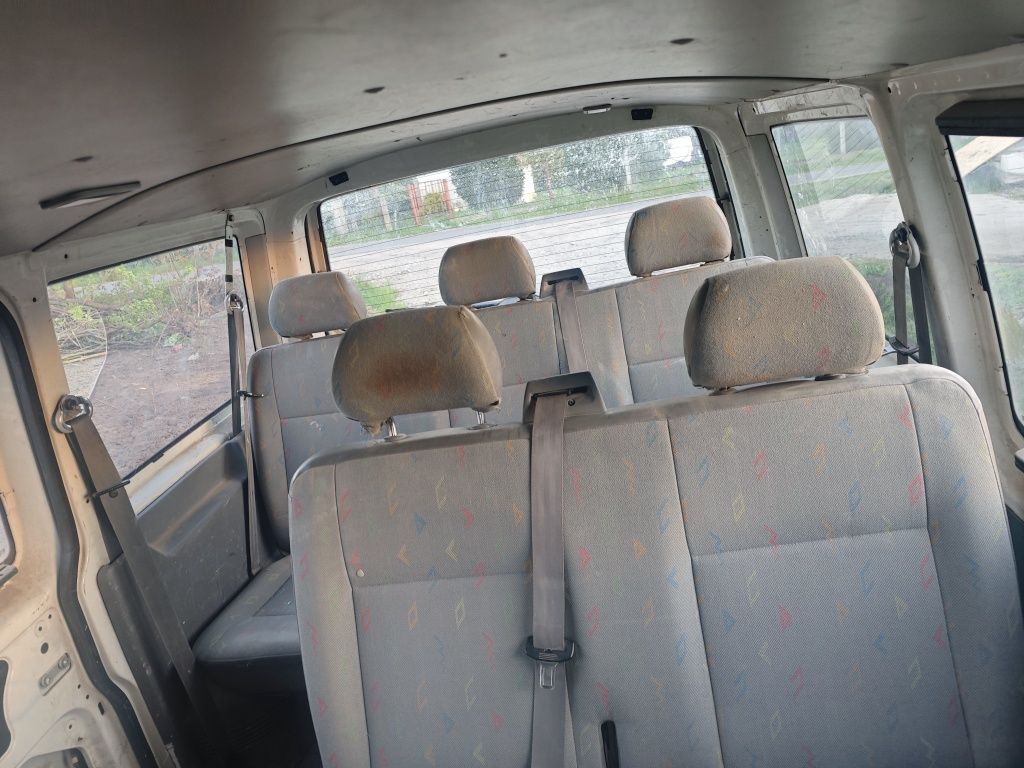 Volkswagen T5 9osob 2.5tdi 2003r uszkodzona uszczelka pod glowica