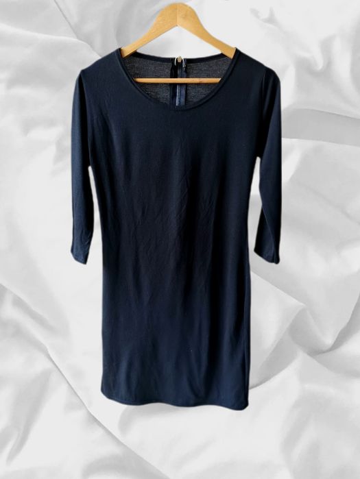 Krótka, czarna sukienka ze złotym zamkiem | rozmiar M