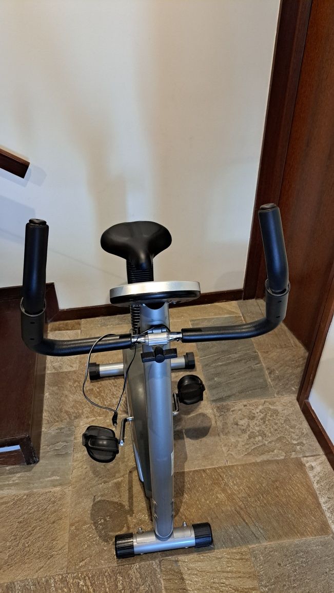 Bicicleta Estática com pouco uso