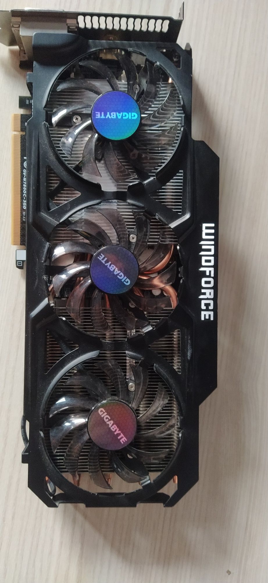 Gigabite GTX 780 3gb ddr5 384bit