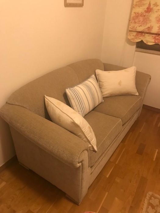 Sofá Classico de veludo creme