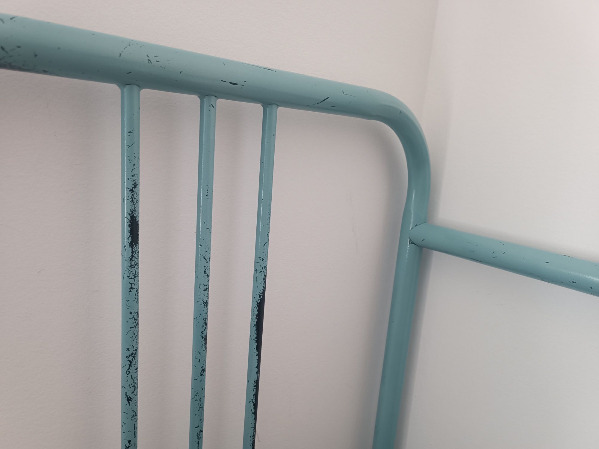 Sofá/cama casal Fyresdal Ikea pintada azul claro usada 
Cadeira c/toal