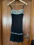 Vestido curto lantejoulas da Zara