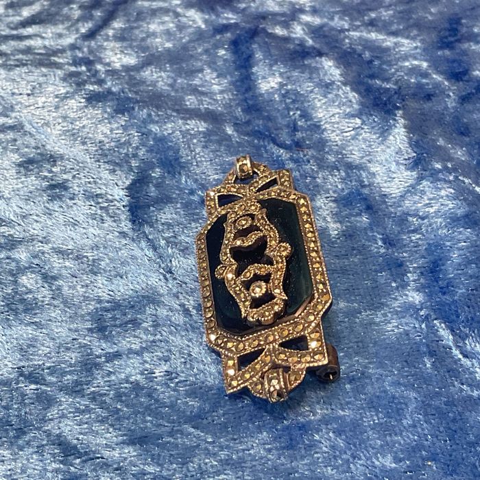 Broche prata inglesa vintage art deco 5 cm