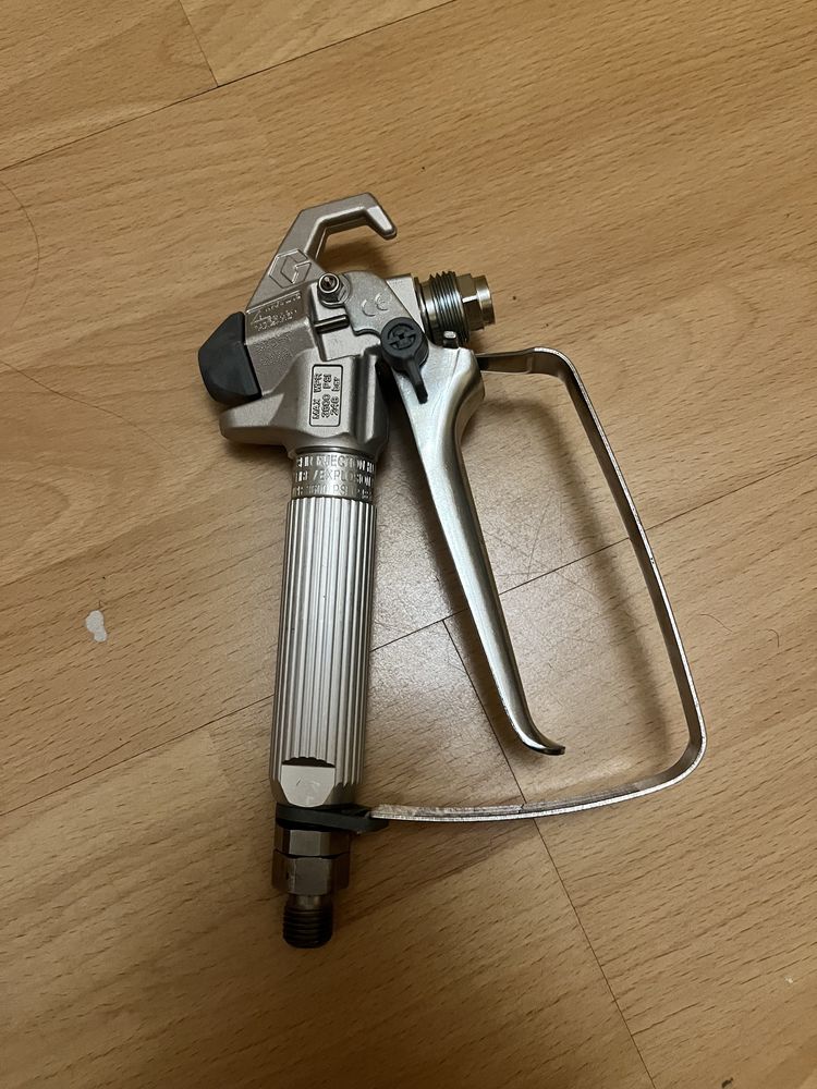 Graco pistolet SG-3 do GX21, ST-Max, Ultra Max Mark, uchwyt dysza