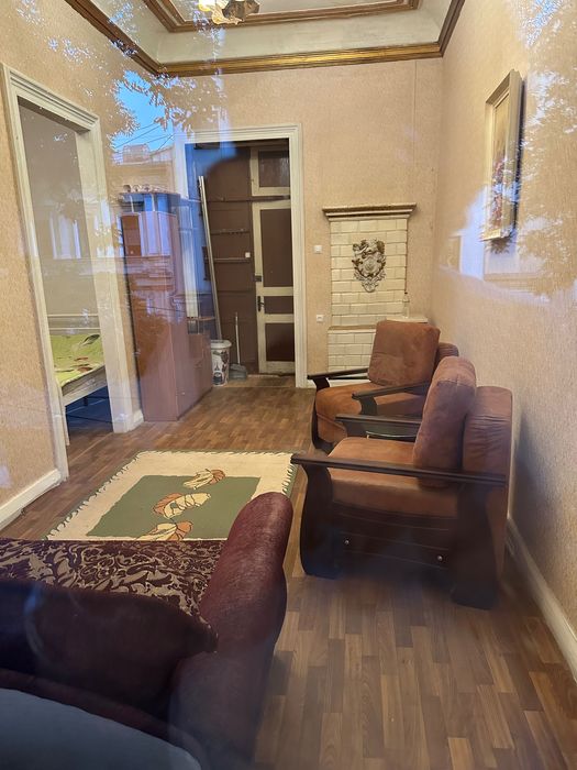 Сдам([хозяйка) для одной женщины 2 комн.со своей кухней ул.Осипова 22