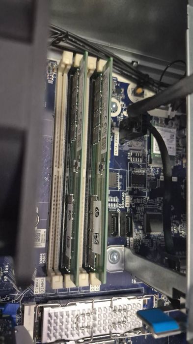 Продам почти новый HP Z2 Tower G9