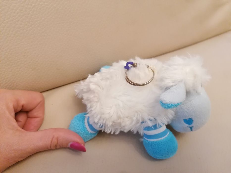 Śliczny pluszak, brelok, owieczka, baranek