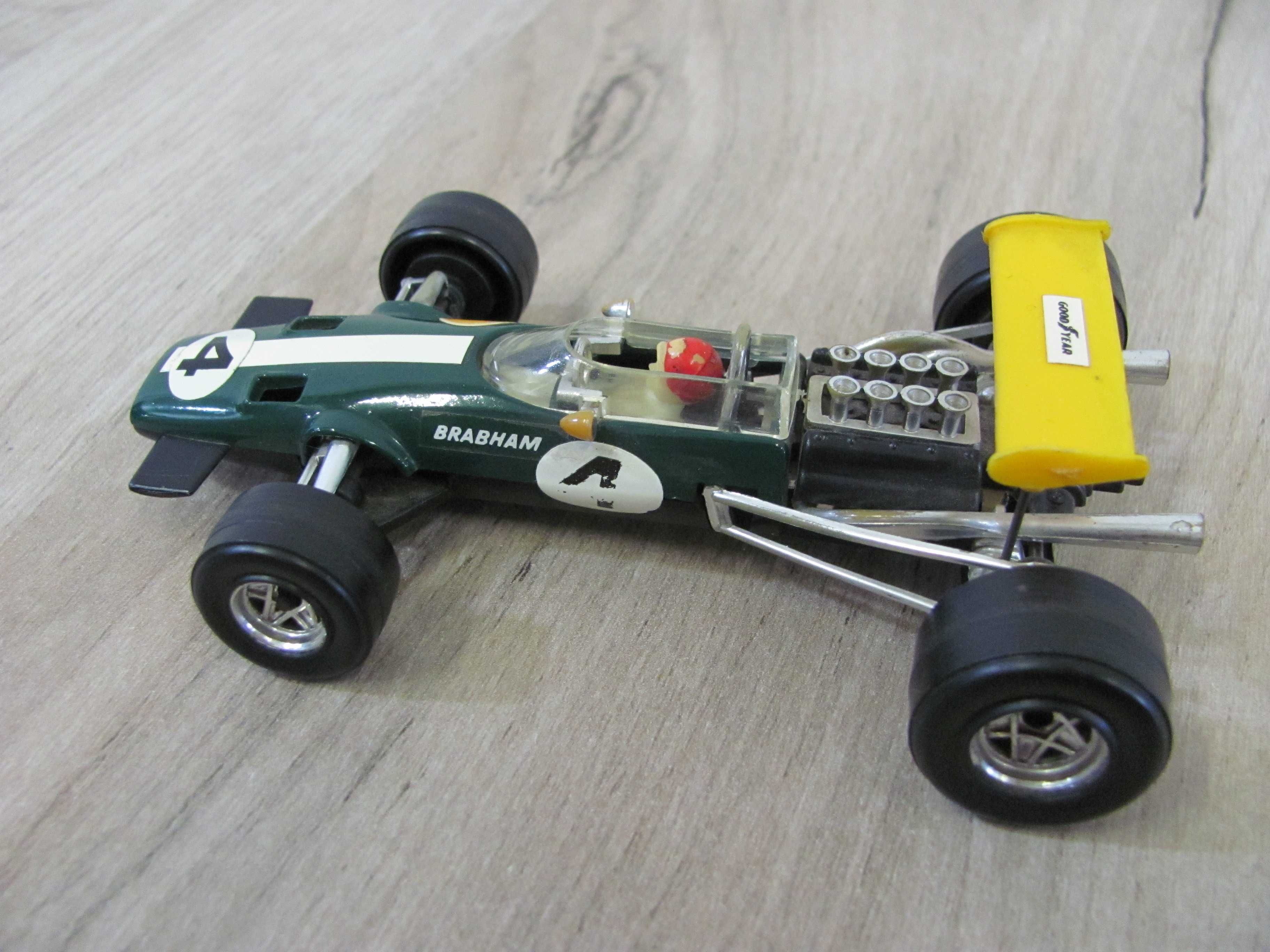 Model 1:32 auta wyscigowego Politoys F.9 Brabham BT-26 F1