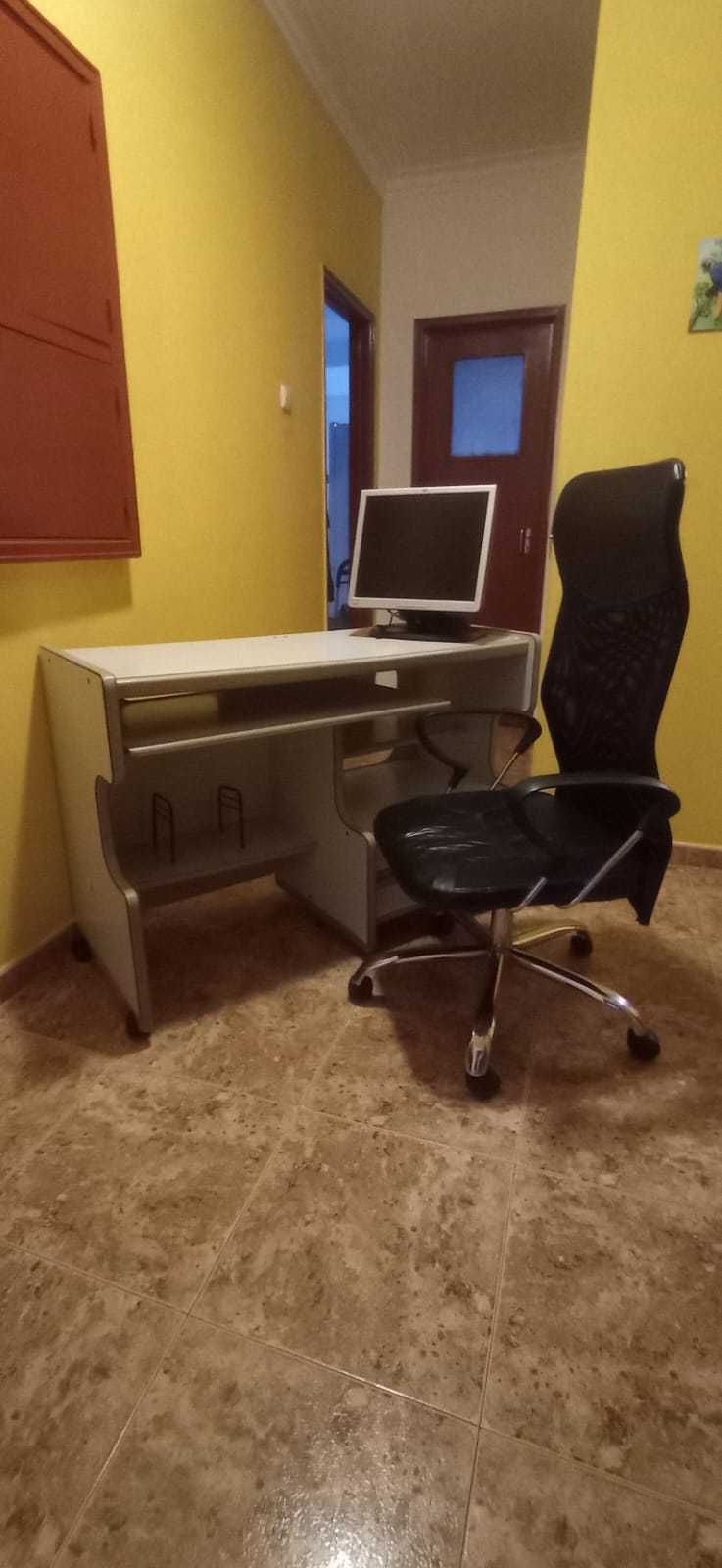 Secretaria + Cadeira + Monitor HP