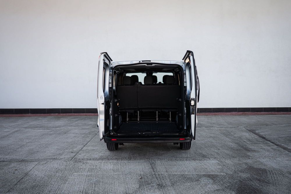 Wynajem wypożycz BUS 9-osobowy kat.B. Renault Trafic Automat Wrocław