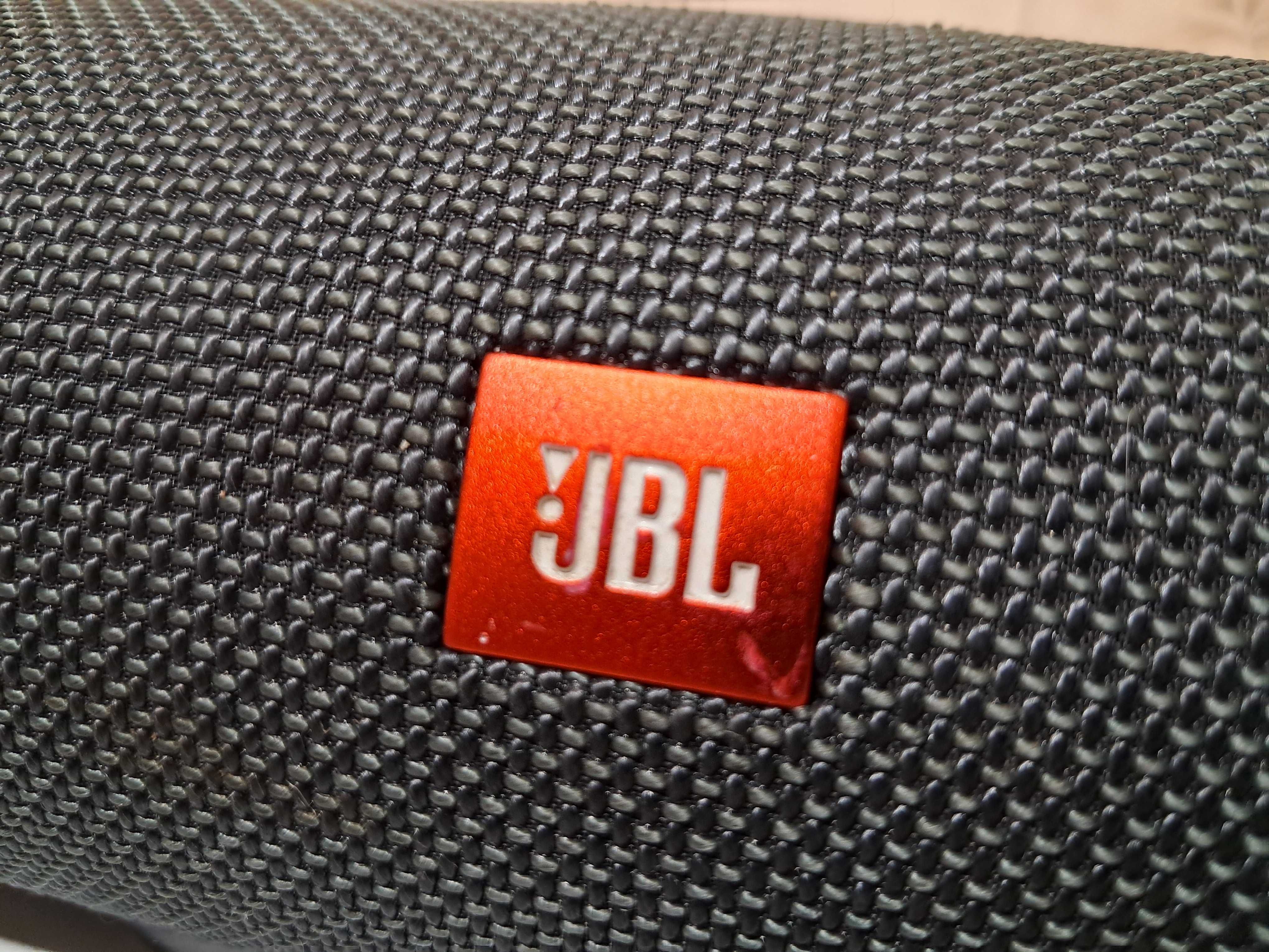 колонка блютузная JBL