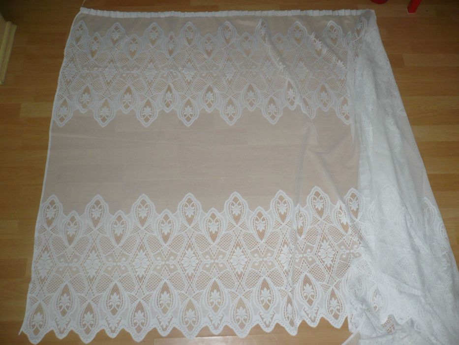 Gotowa firana na taśmie marszczącej wysokość 128 cm, szerokość 308 cm