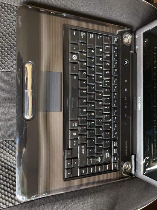 Laptop Toshiba Satellite A300-1MT – Windows 11, sprawny