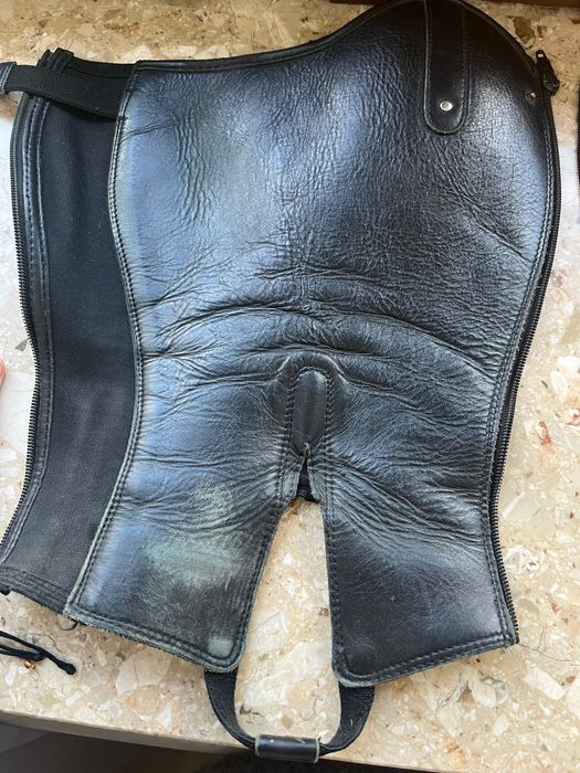 Skórzane  czarne czapsy jeździeckie, rozmiar 35 cm długości / 33 cm