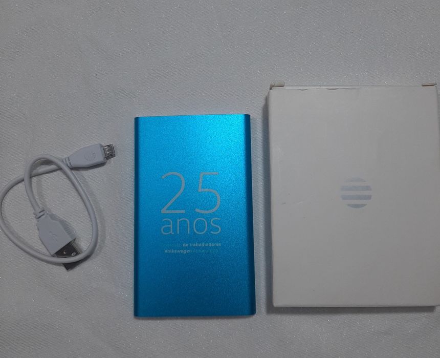 Power Banck nova com cabo para carregamento