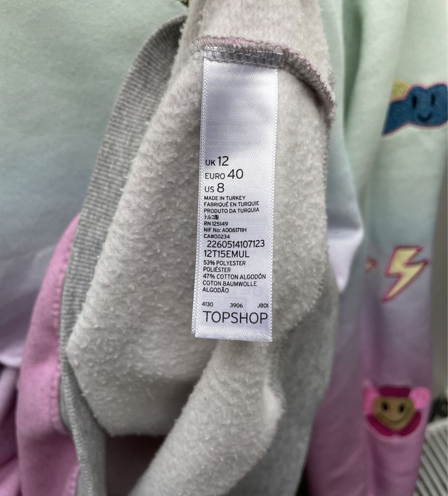 Tęczowa bluza z naszywkami