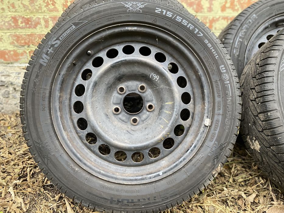 Продам диски з резиною у відмінному стані зима 215/55 R17
