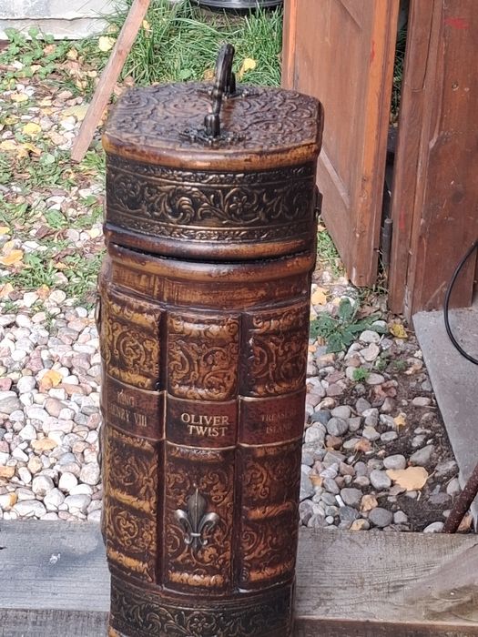 dekoracyjne pudło wzorowane