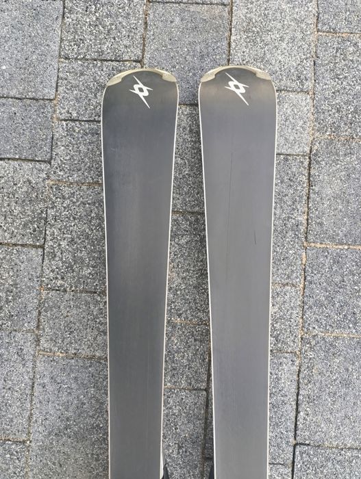 Narty volkl 142 cm. Buty Rossignol oraz kijki 120 cm. Zestaw dla pań.