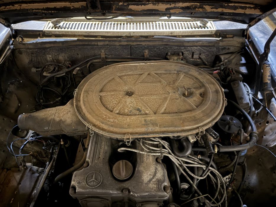 OkazjaMercedes w114 280 jeździ bez rdzy  !