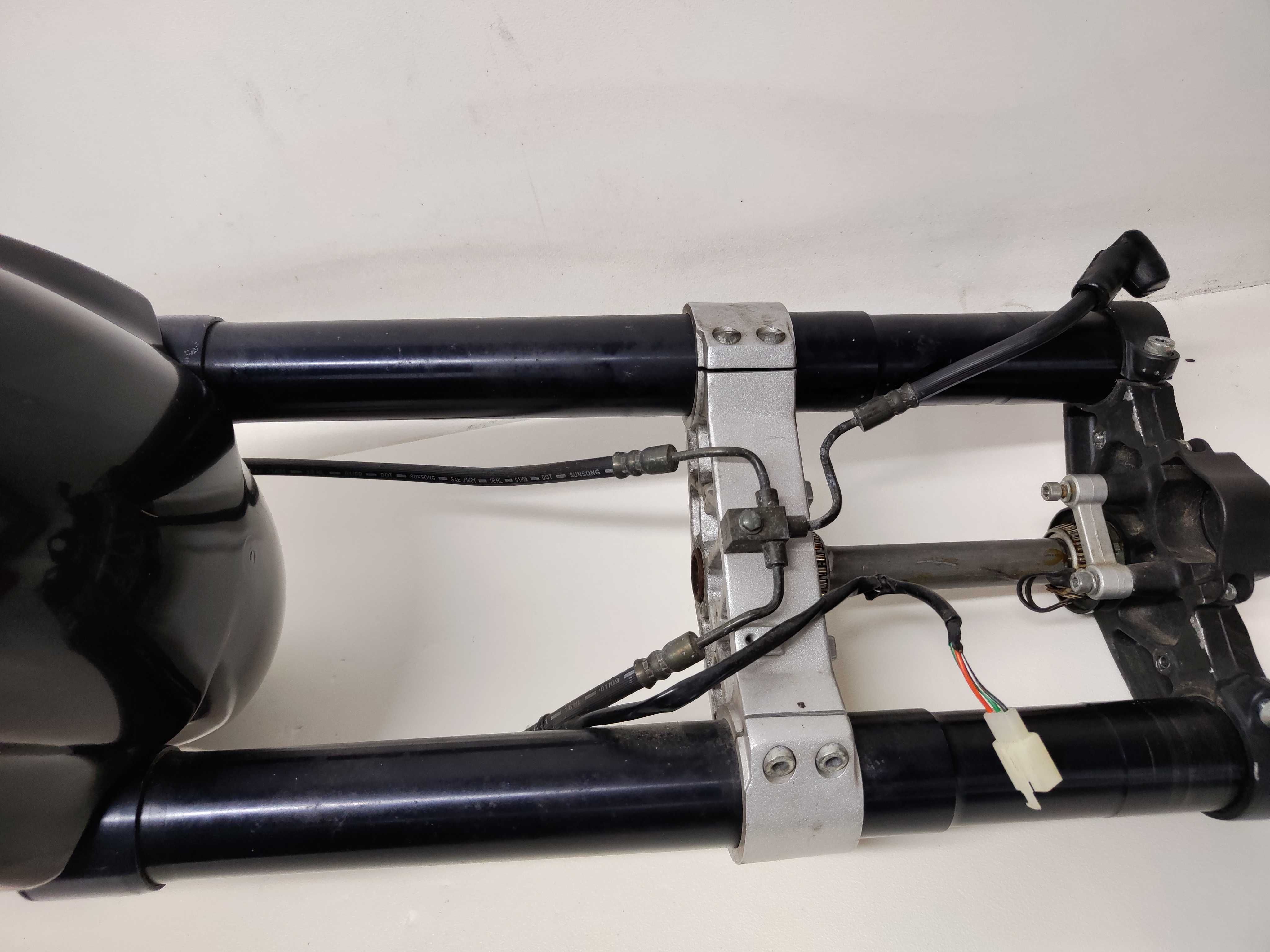 HYOSUNG GT 650 / 125 Zawieszenie Przednie Kompletne Lagi Koło Zaciski