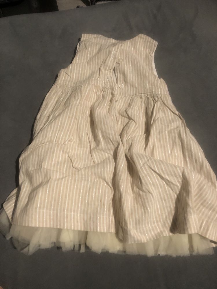 Sukienka kremowa w paski 12-18 z tiulem